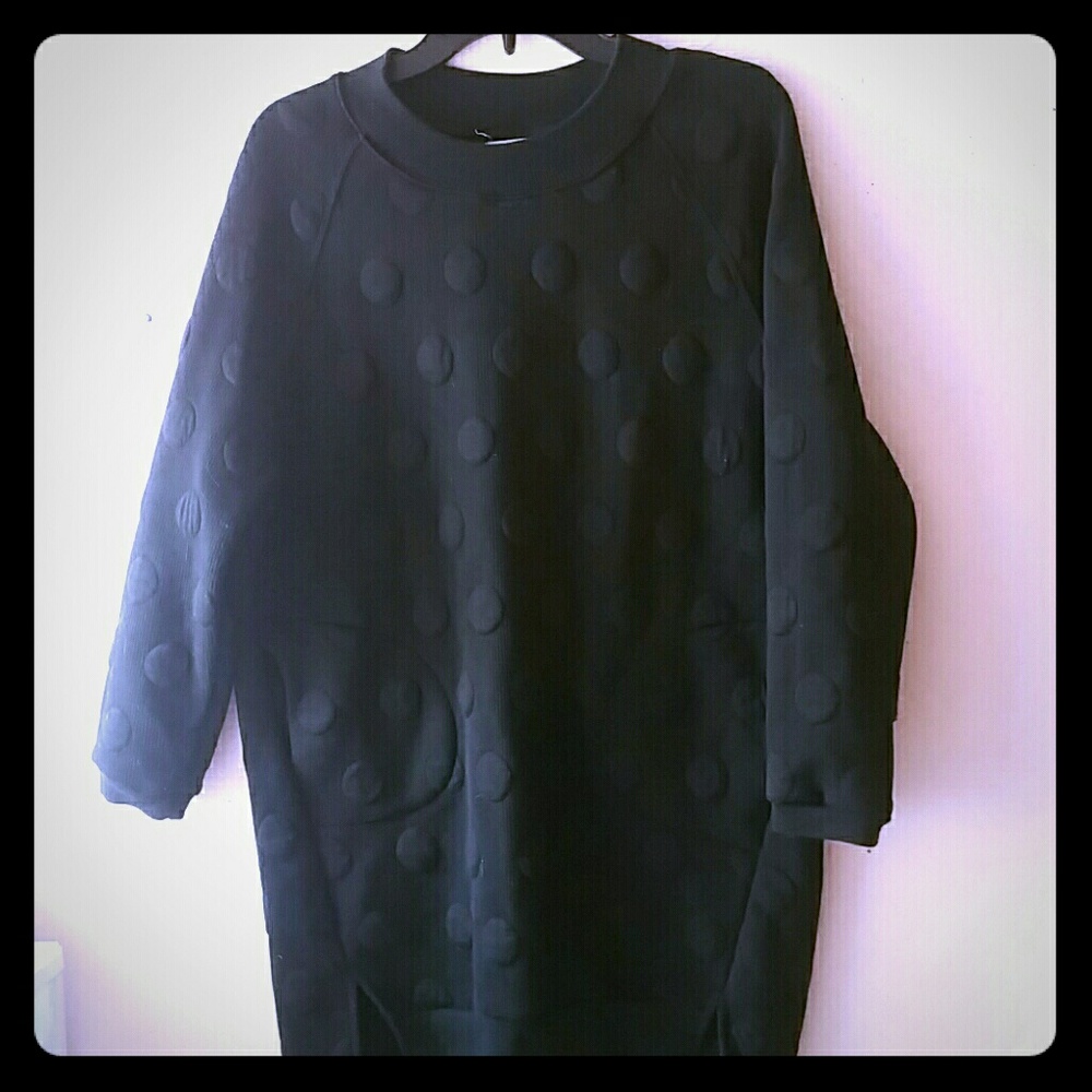 Sweater dress with polka dots